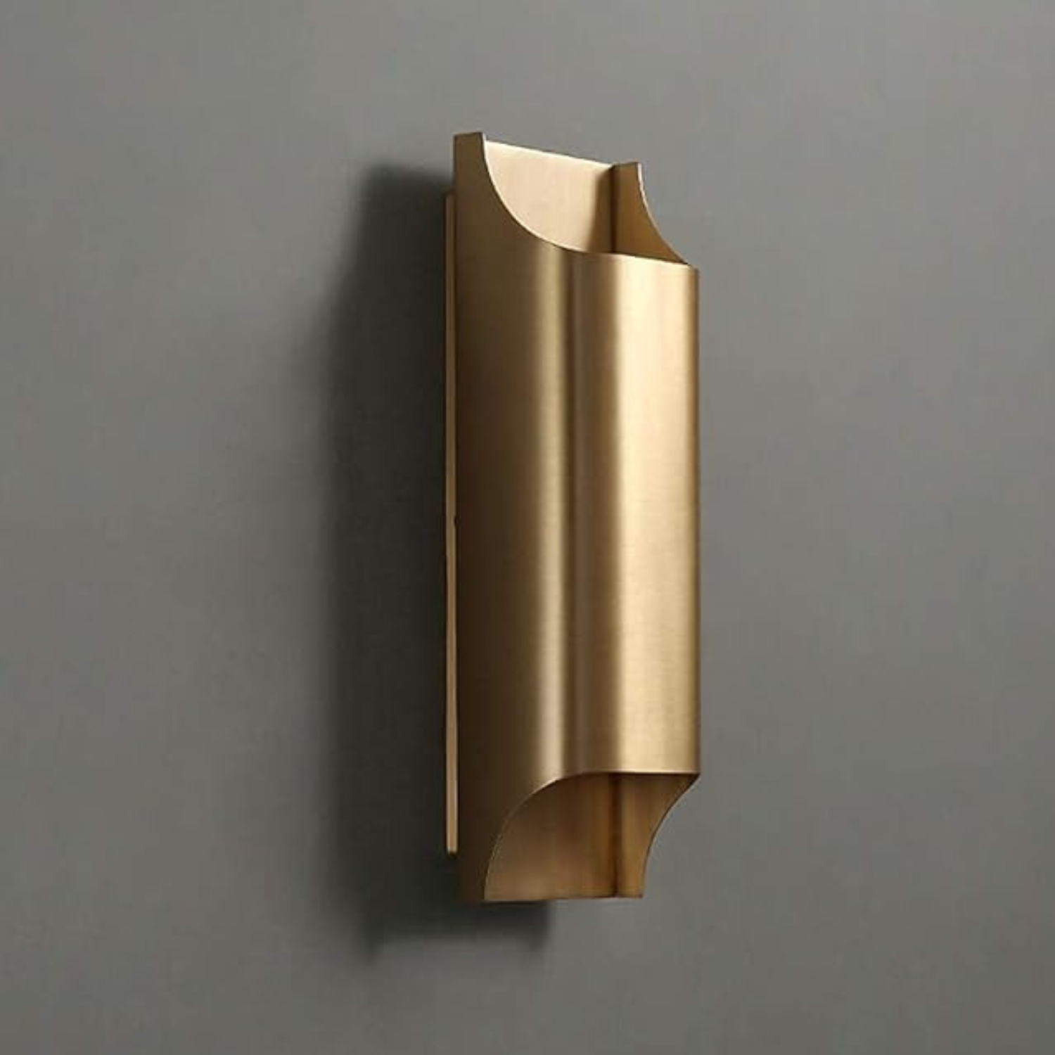Blair 12 : a Contemporary Wall Light Sconce in Brass